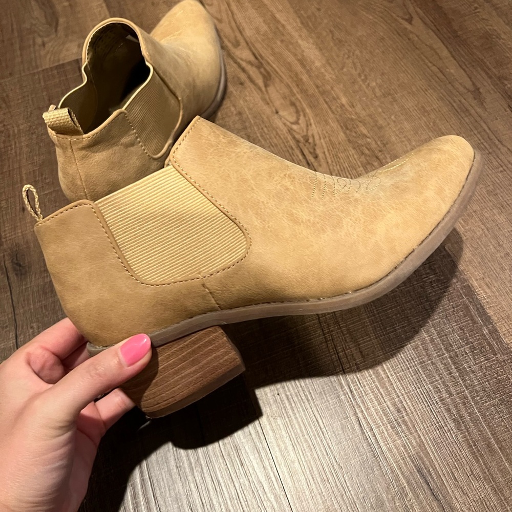 Low ankle western boots